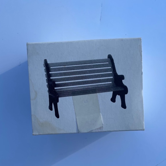 General Village Accessory - Park Bench - Picture 3 of 4